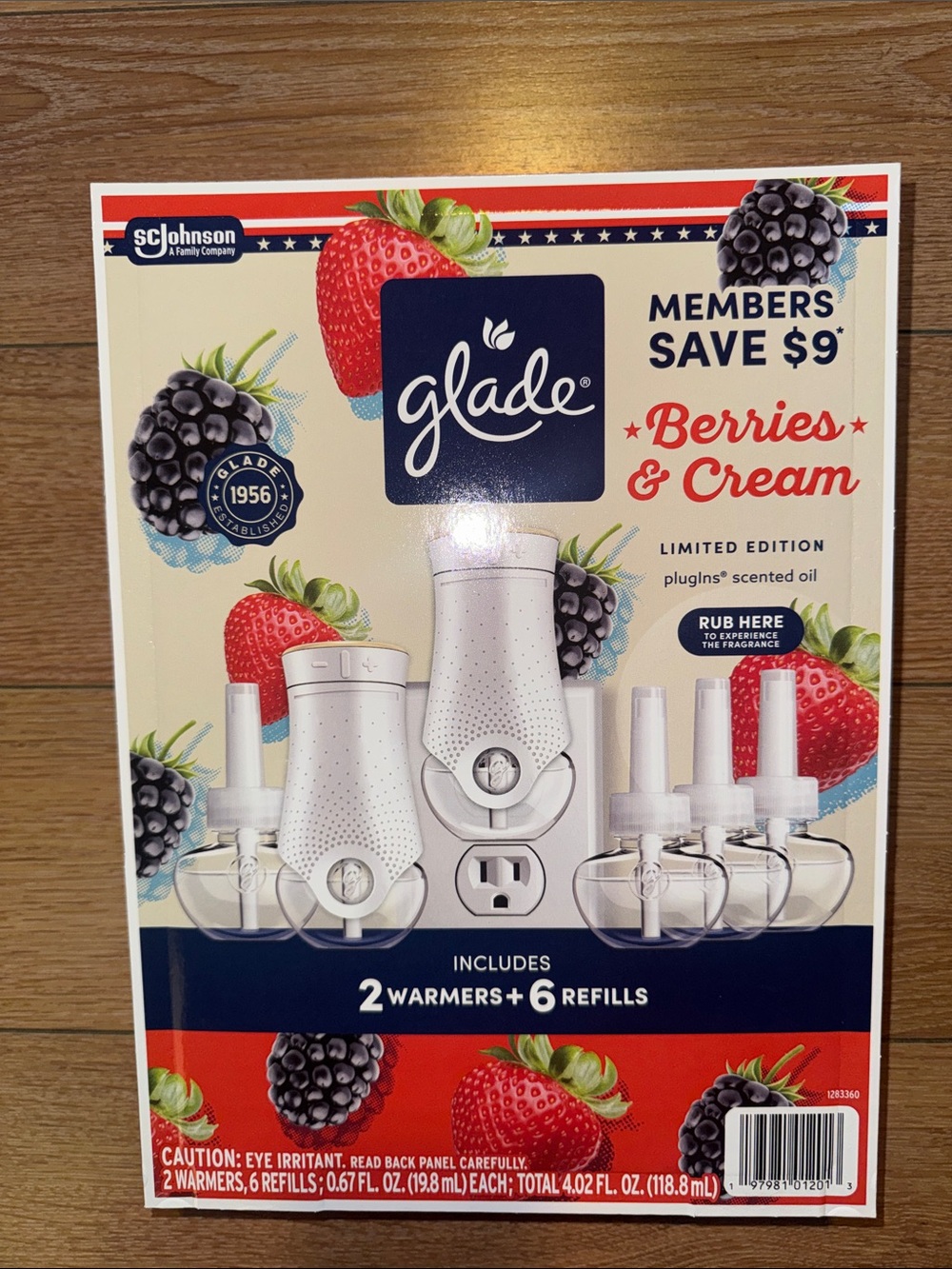 Glade Berries & Cream PlugIns Scented Oil Kit - White